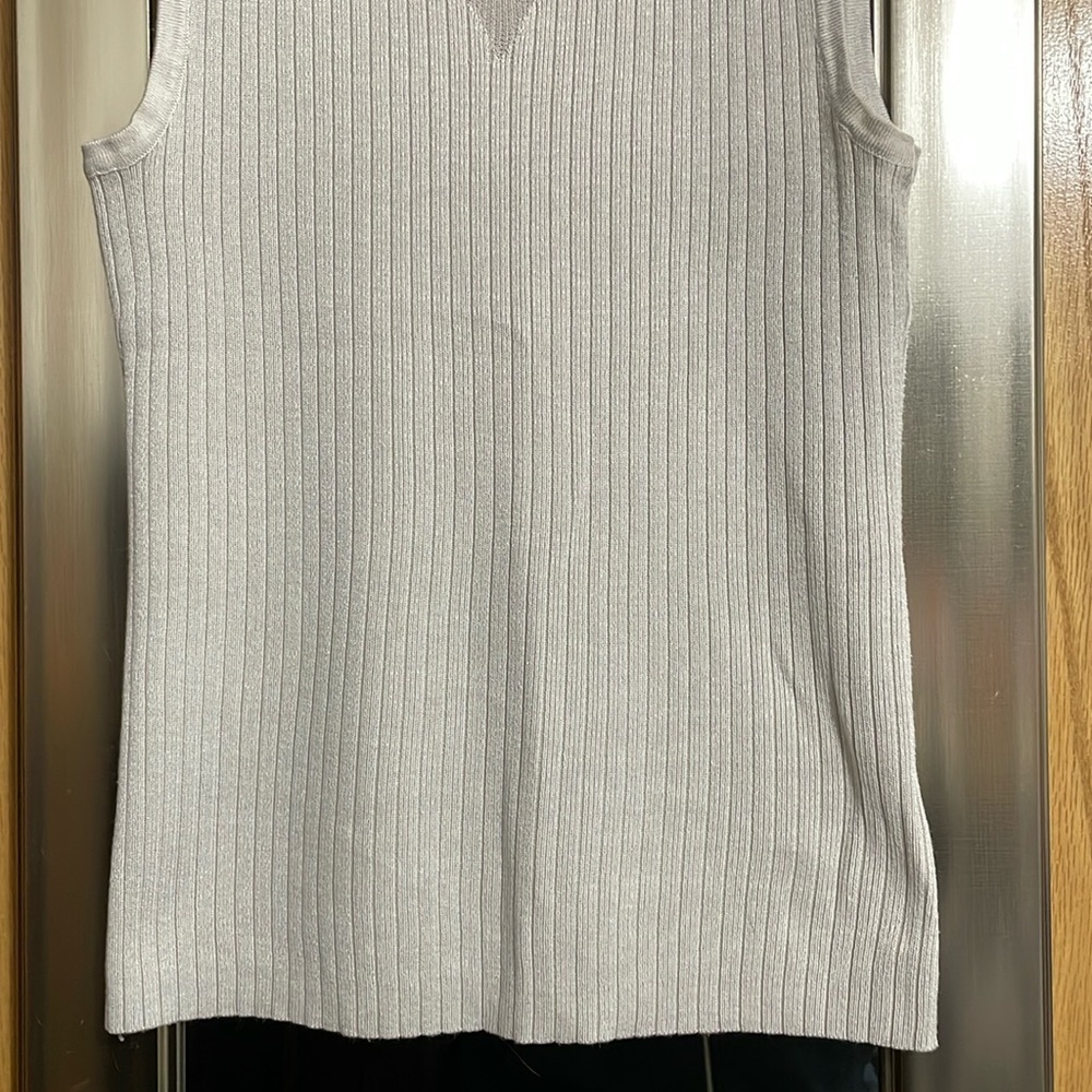 Philosophy cream ribbed sleeveless sweater with V yolk size Medium - Picture 3 of 9